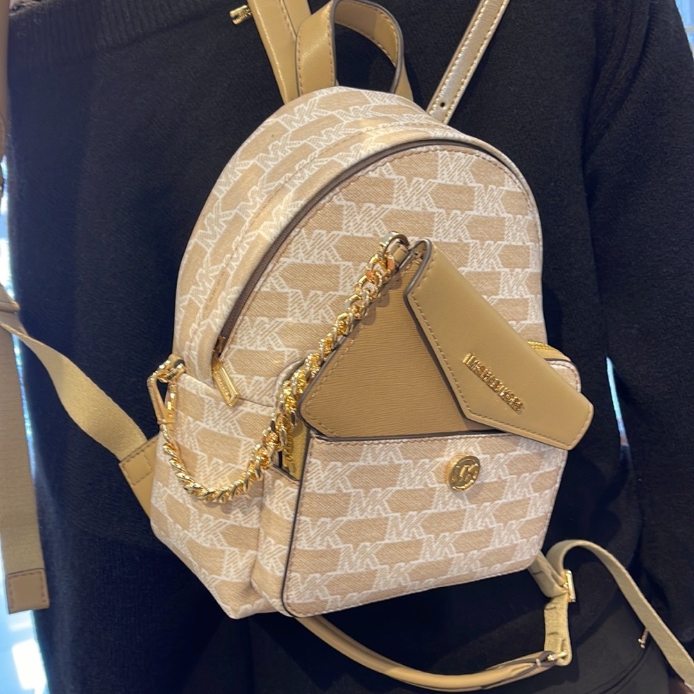 MICHAEL KORS
Maisie Extra-Small Logo 2-in-1 Backpack
Camel 
NWT - Picture 16 of 16